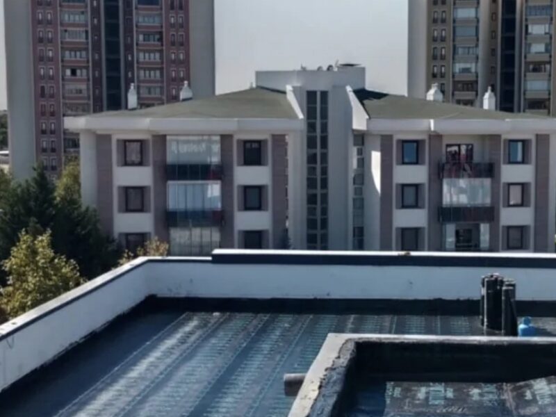 Site çatısında membran su yalıtımı uygulaması